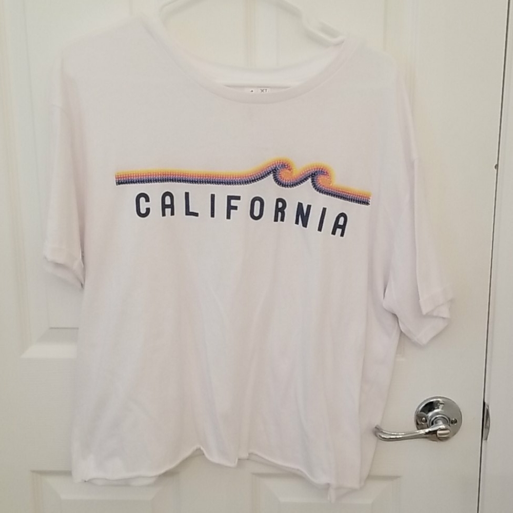 Cute crop top. New. (Tillys)